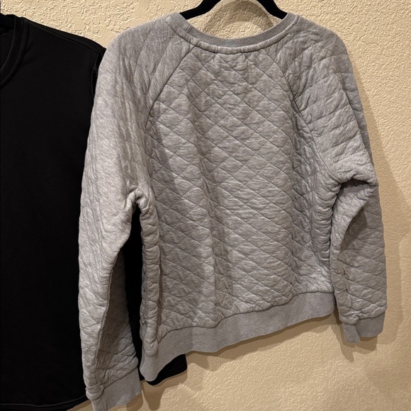 Patagonia Sweatshirt and bonus black baselayer - Picture 3 of 5